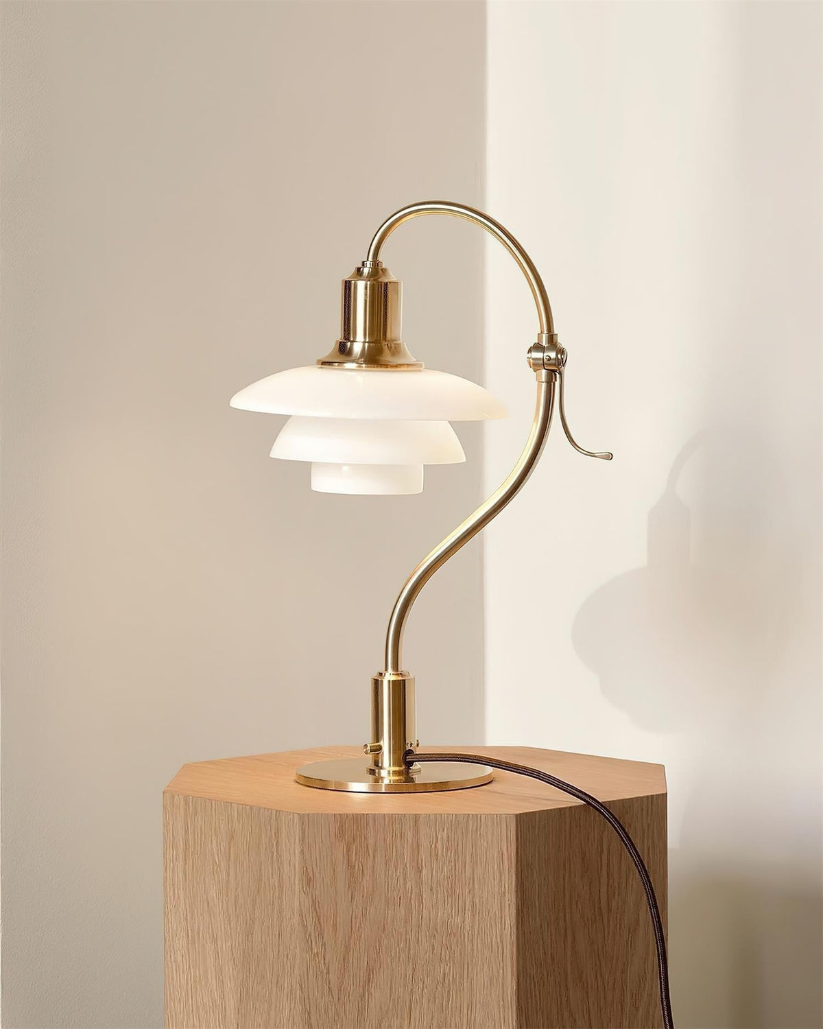 Viraanelia Table Lamp