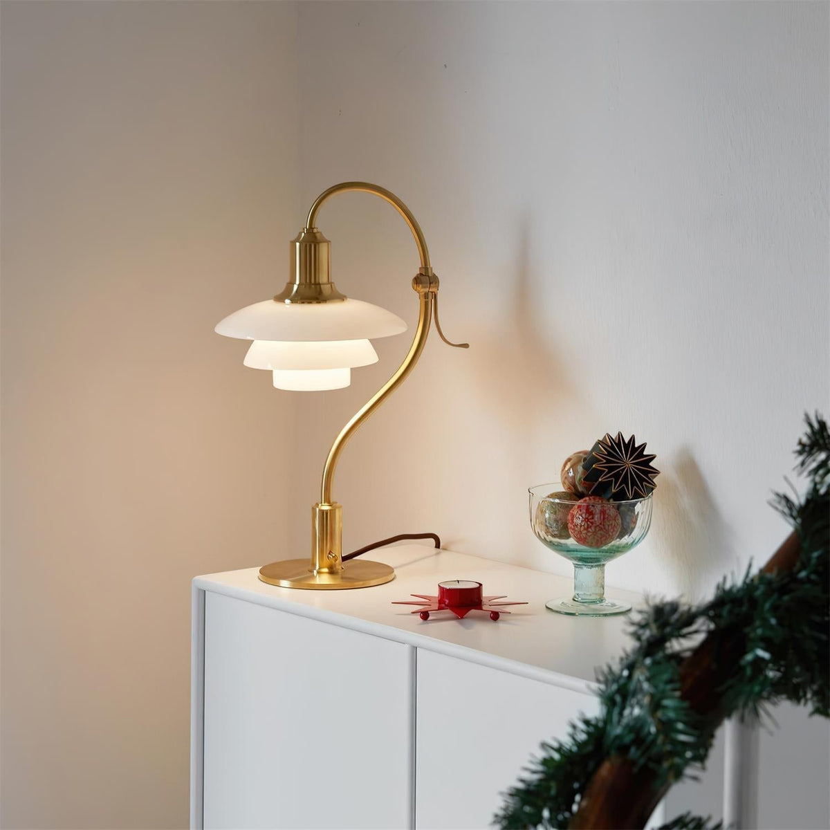 Viraanelia Table Lamp