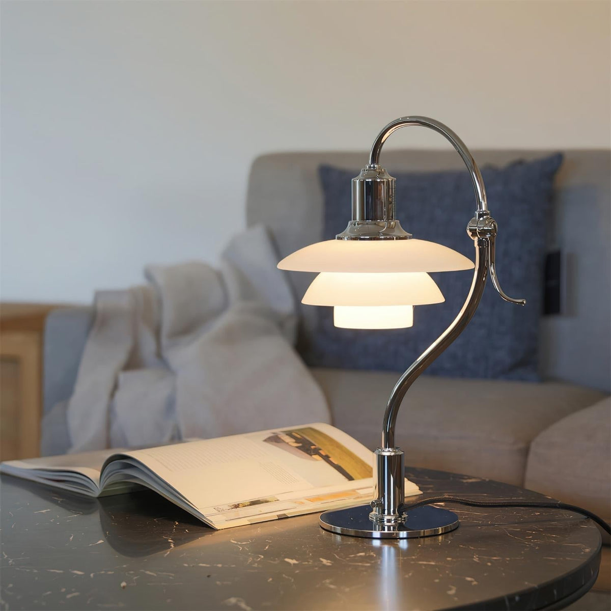 Viraanelia Table Lamp