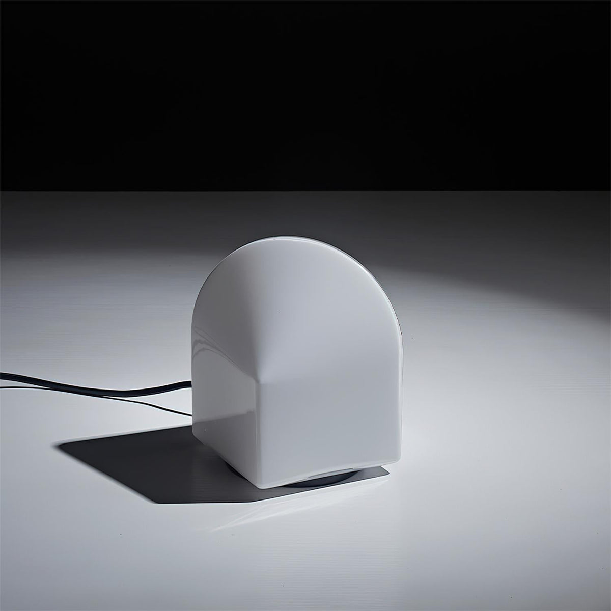 Avenuira Table Lamp