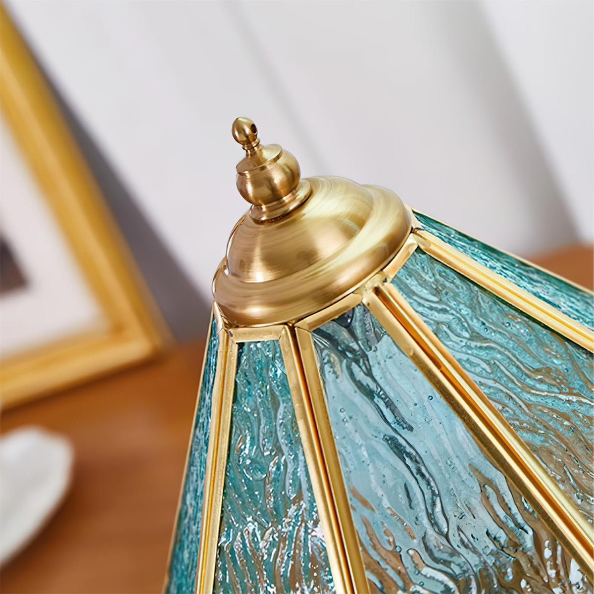 Avenereria Table Lamp