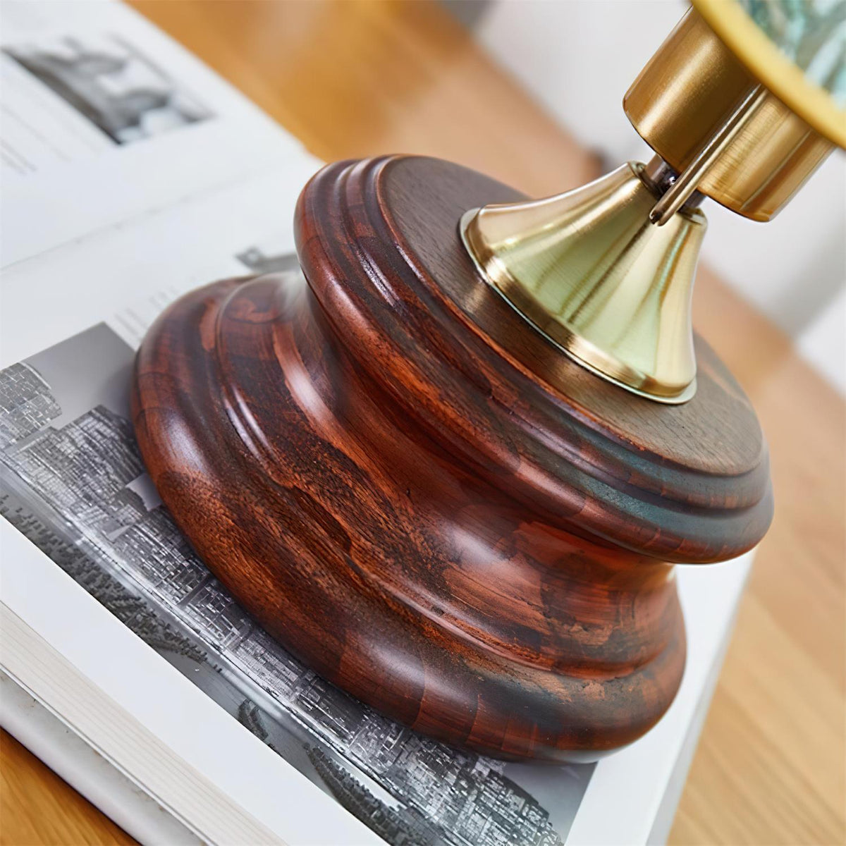 Avenereria Table Lamp