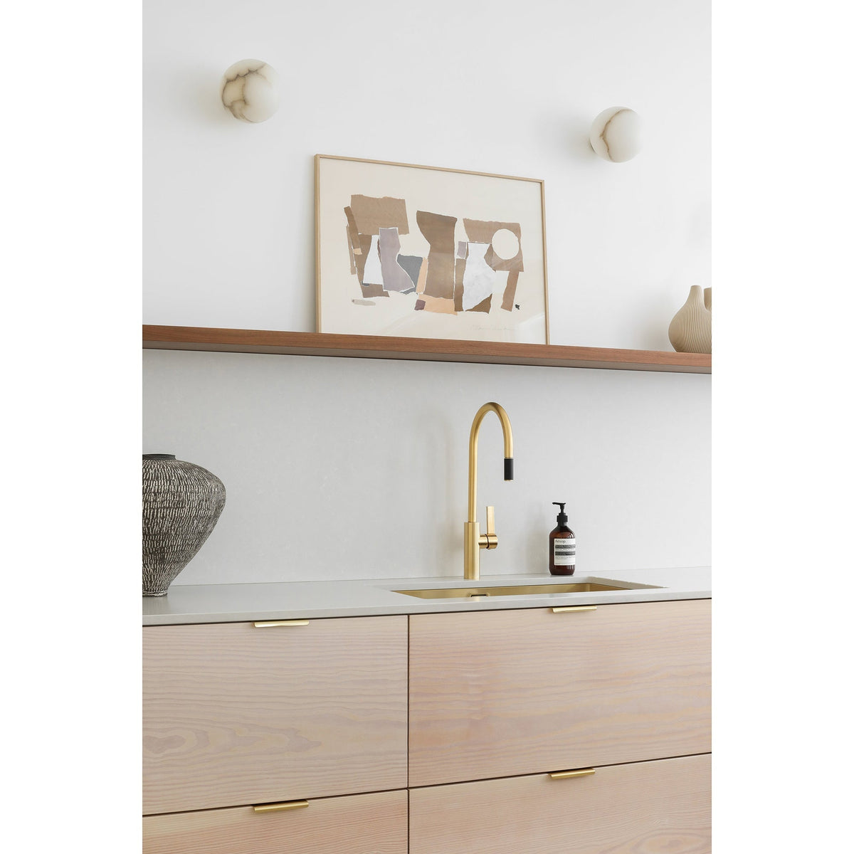 Planette Contemporary Alabaster Wall Lamp