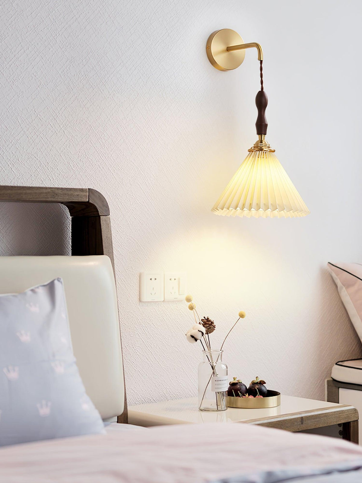 Mordan Premium Elegance Pleated Walnut Wooden Wall Lamp