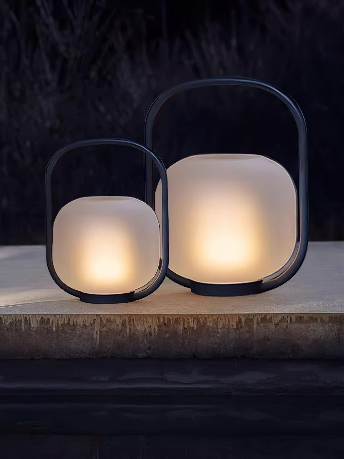 Zelaeon Minimalist Glass Table Lamp