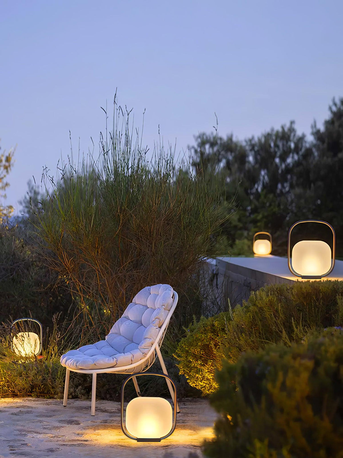 Zelaeon Minimalist Glass Table Lamp