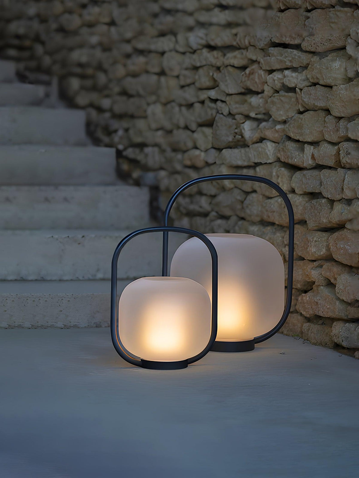 Zelaeon Minimalist Glass Table Lamp