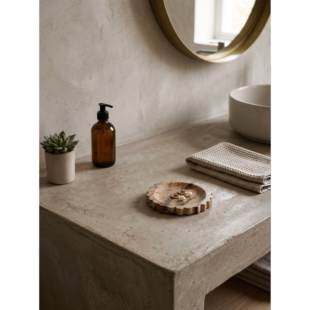 Wexhurst Scalloped Stone Tray