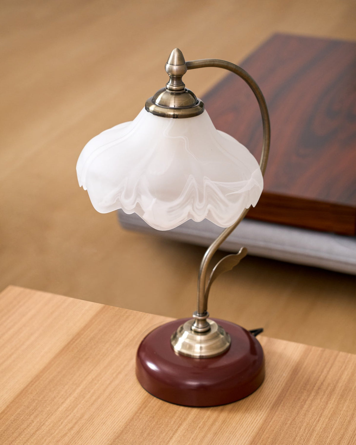 Velivise Retro Flower Table Lamp