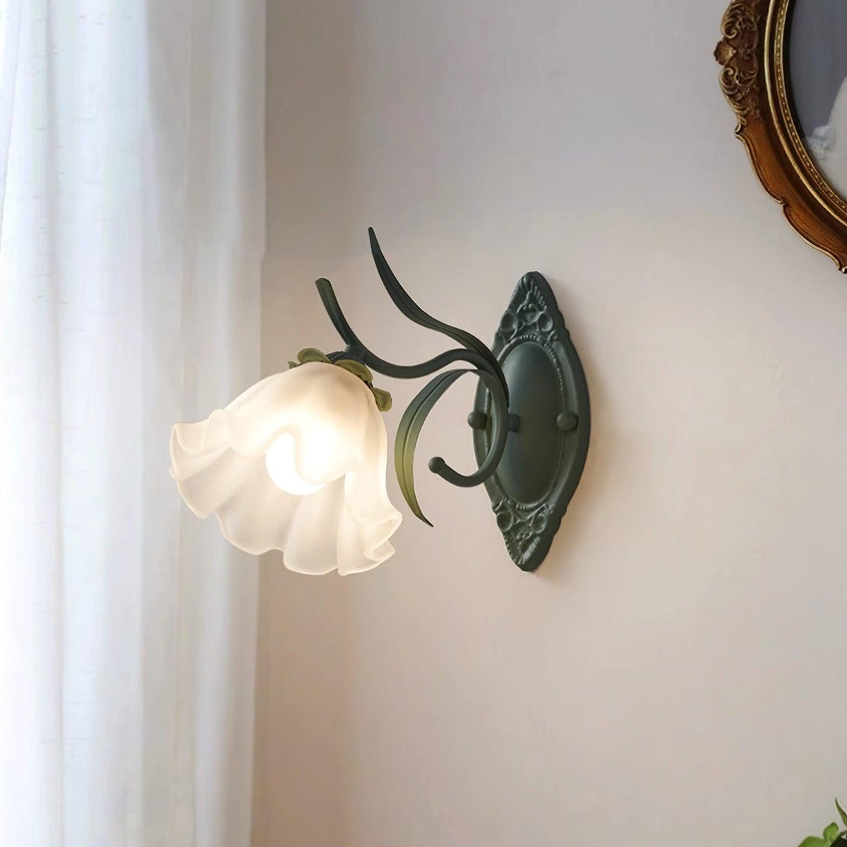 Wall Lamp Vintage Floral Glass Shade for Bedroom and Living Room