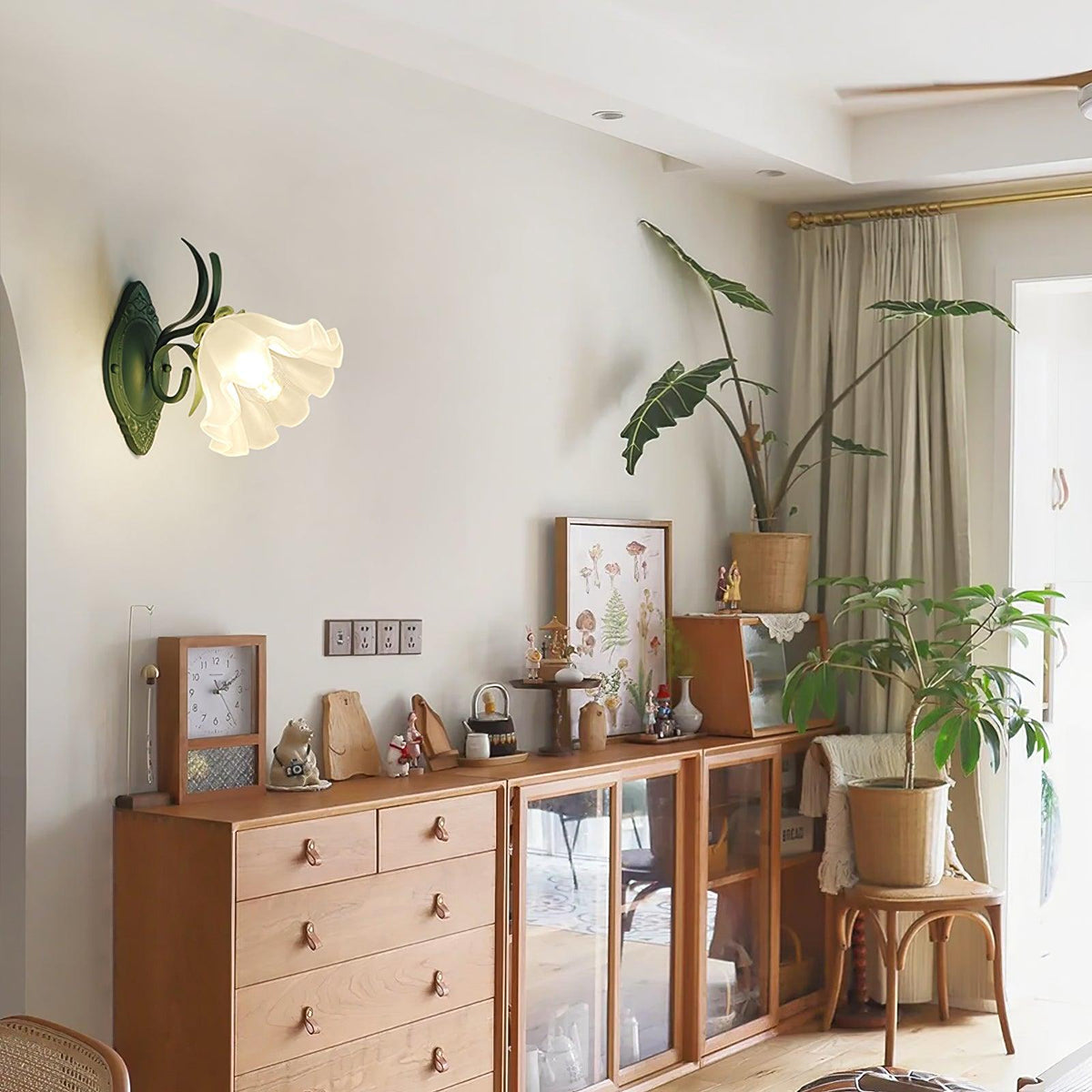 Wall Lamp Vintage Floral Glass Shade for Bedroom and Living Room