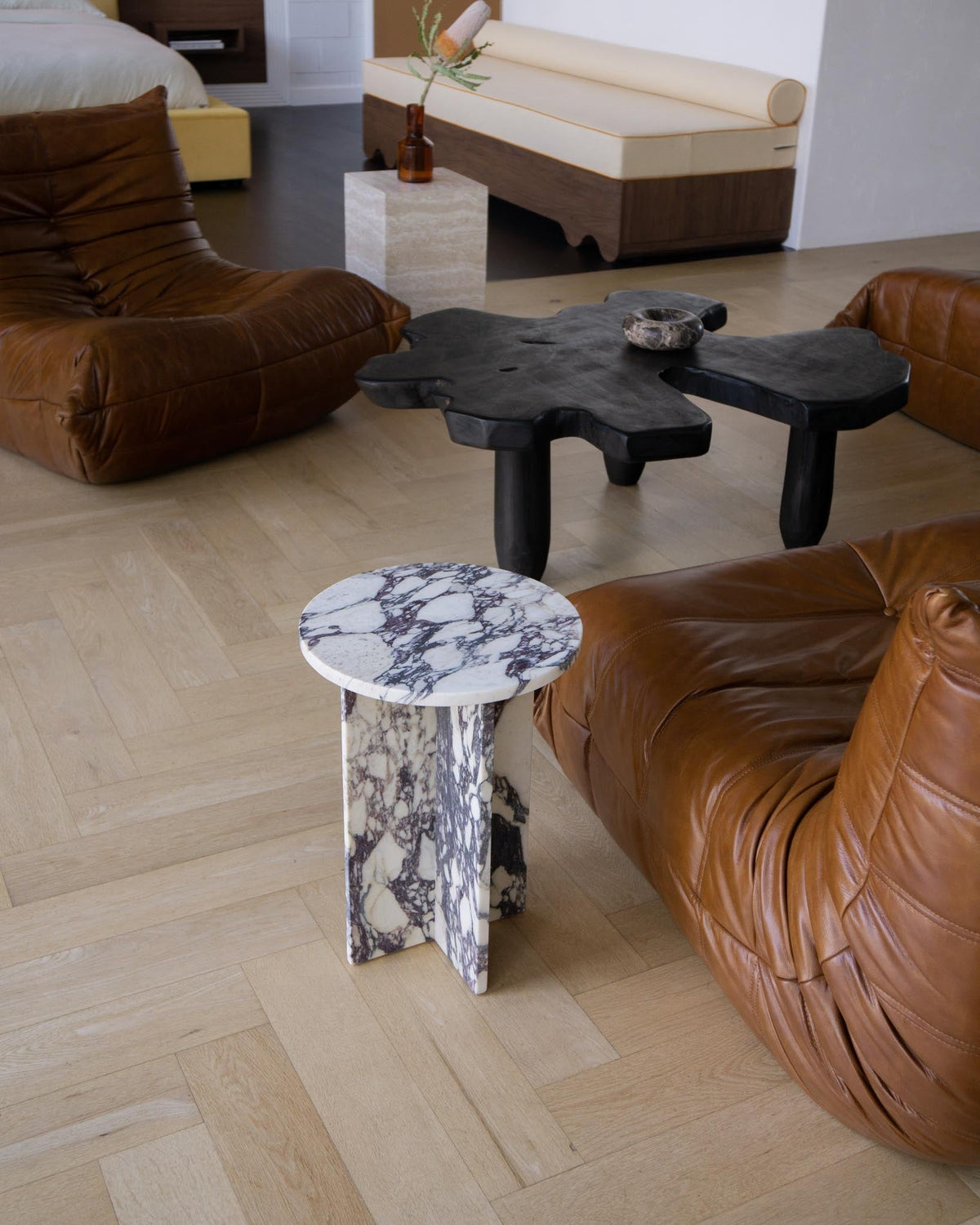 Seleneria Marble Side Table Accessories