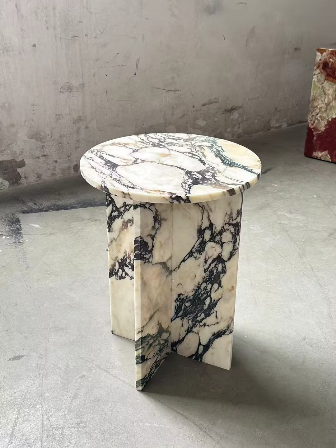 Seleneria Marble Side Table Accessories
