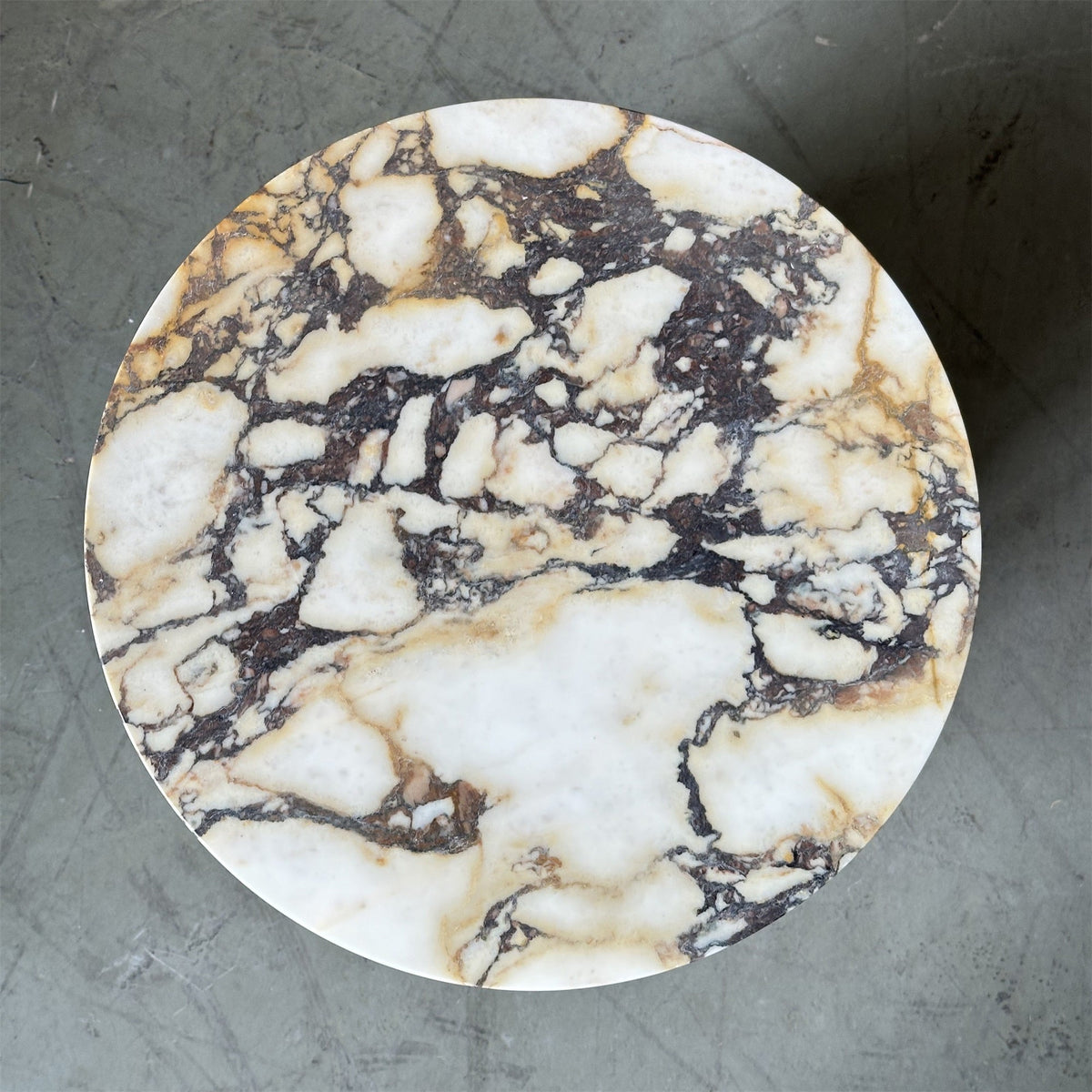 Seleneria Marble Side Table Accessories