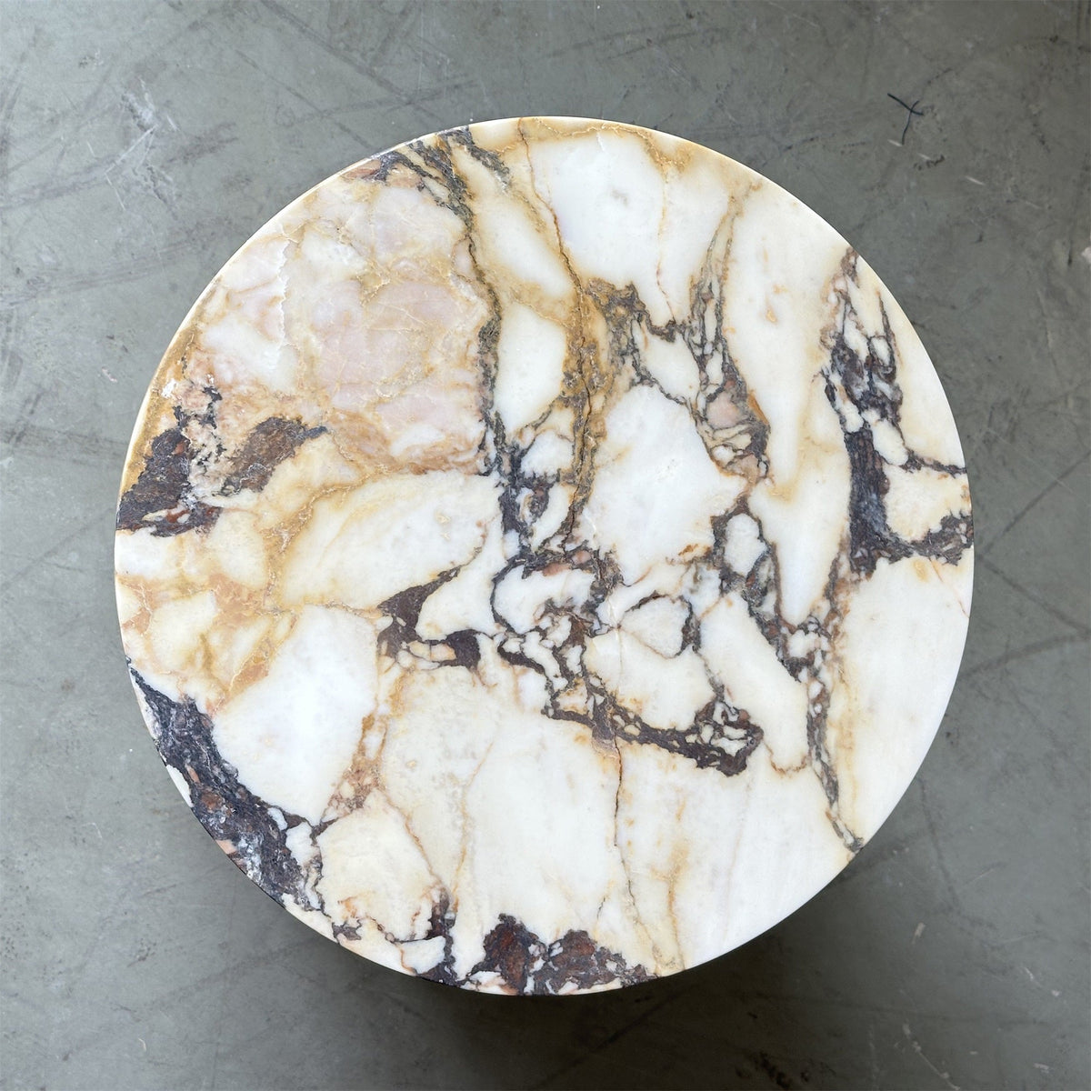 Seleneria Marble Side Table Accessories