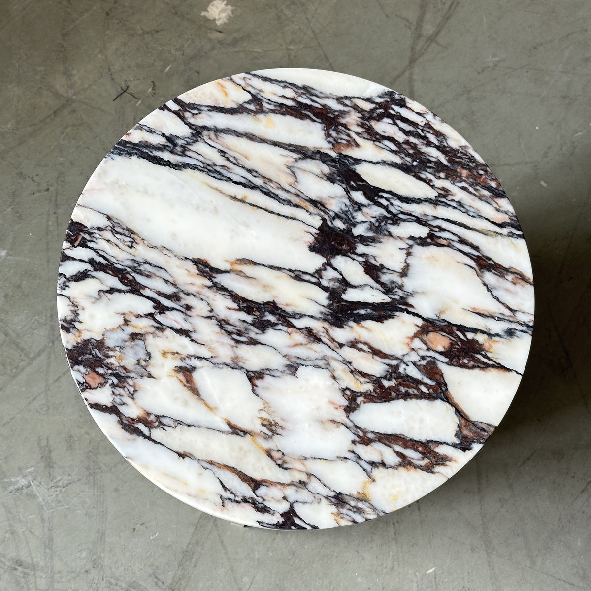 Seleneria Marble Side Table Accessories