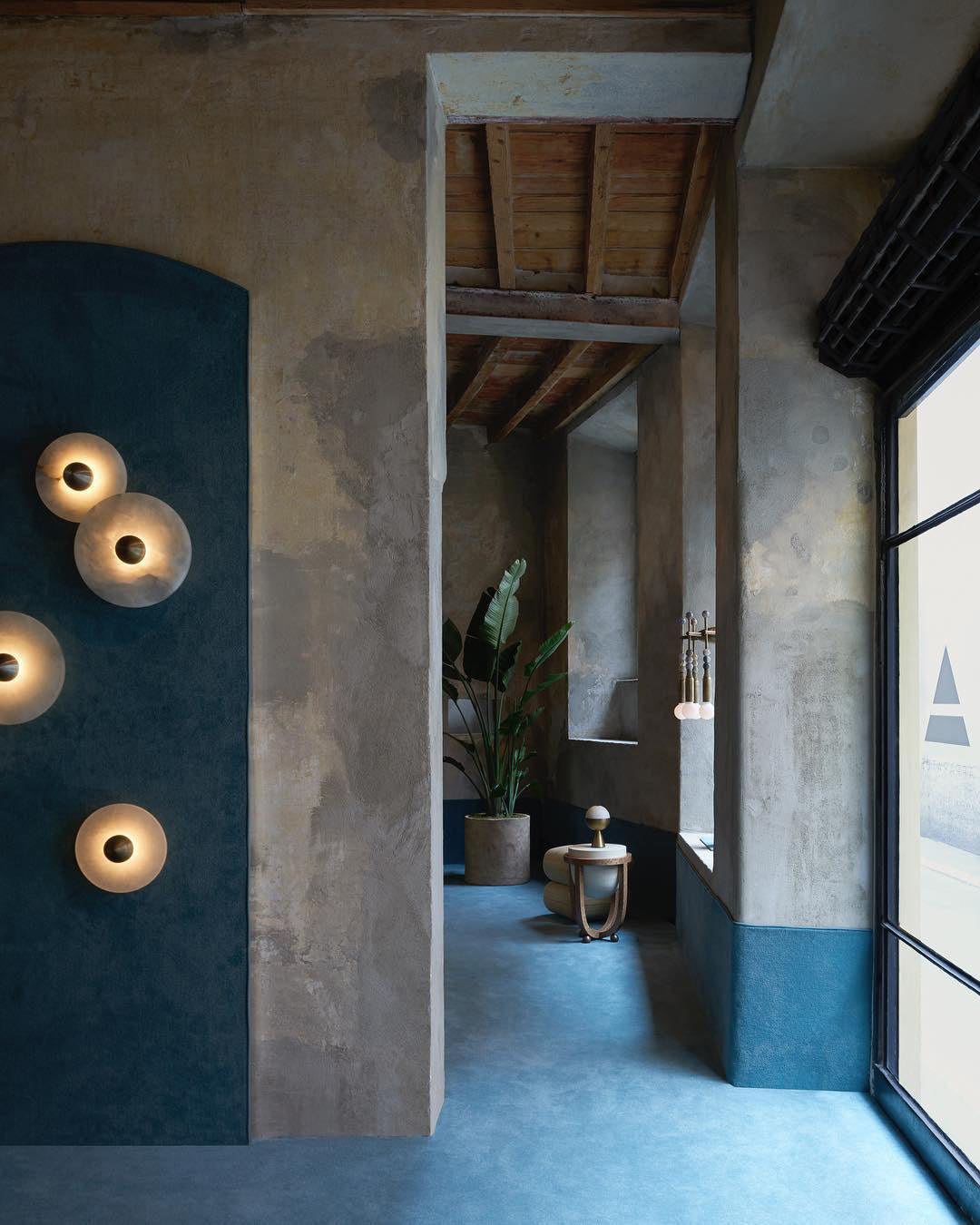 Apollo Round Alabaster Wall Lamp