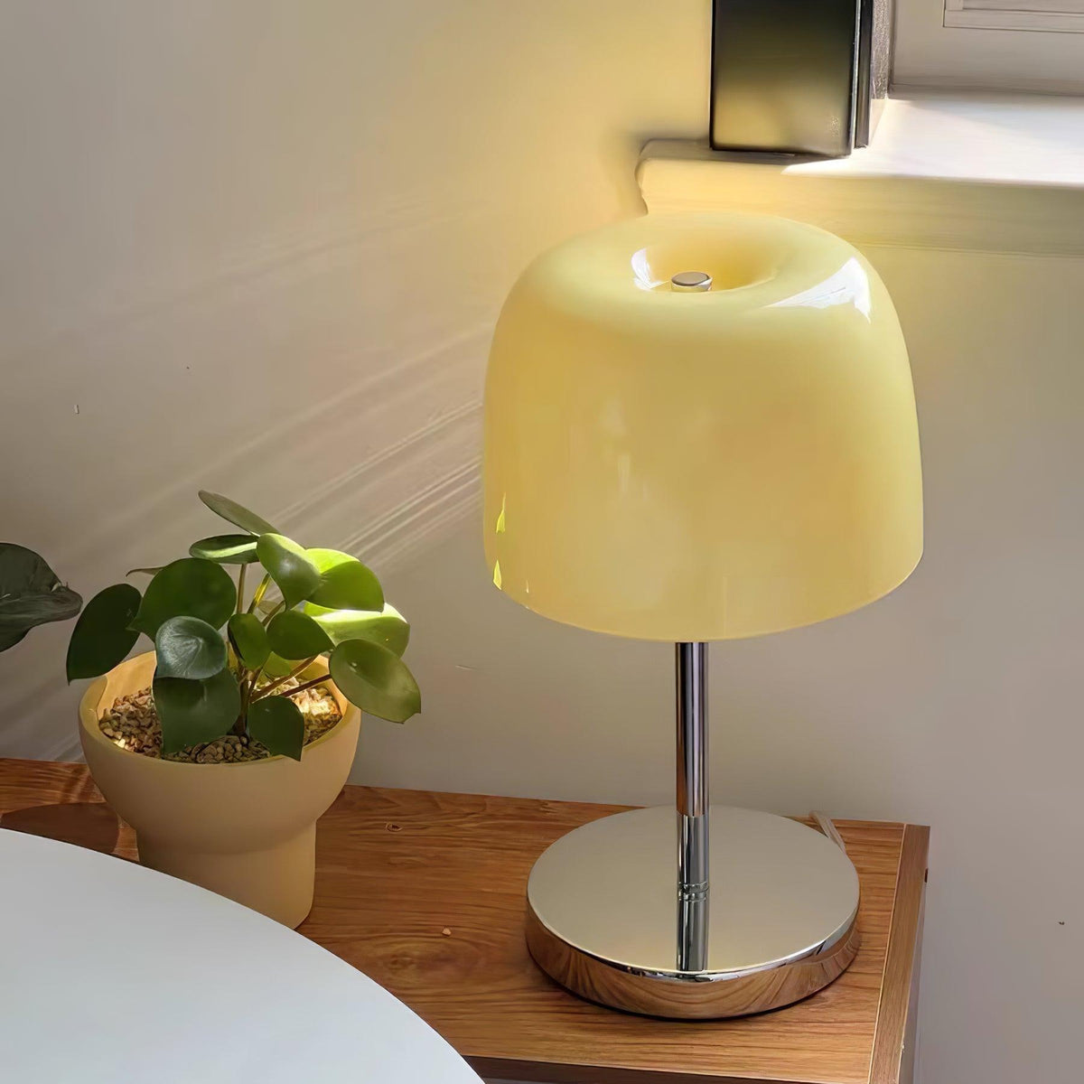 Mirinira Table Lamp