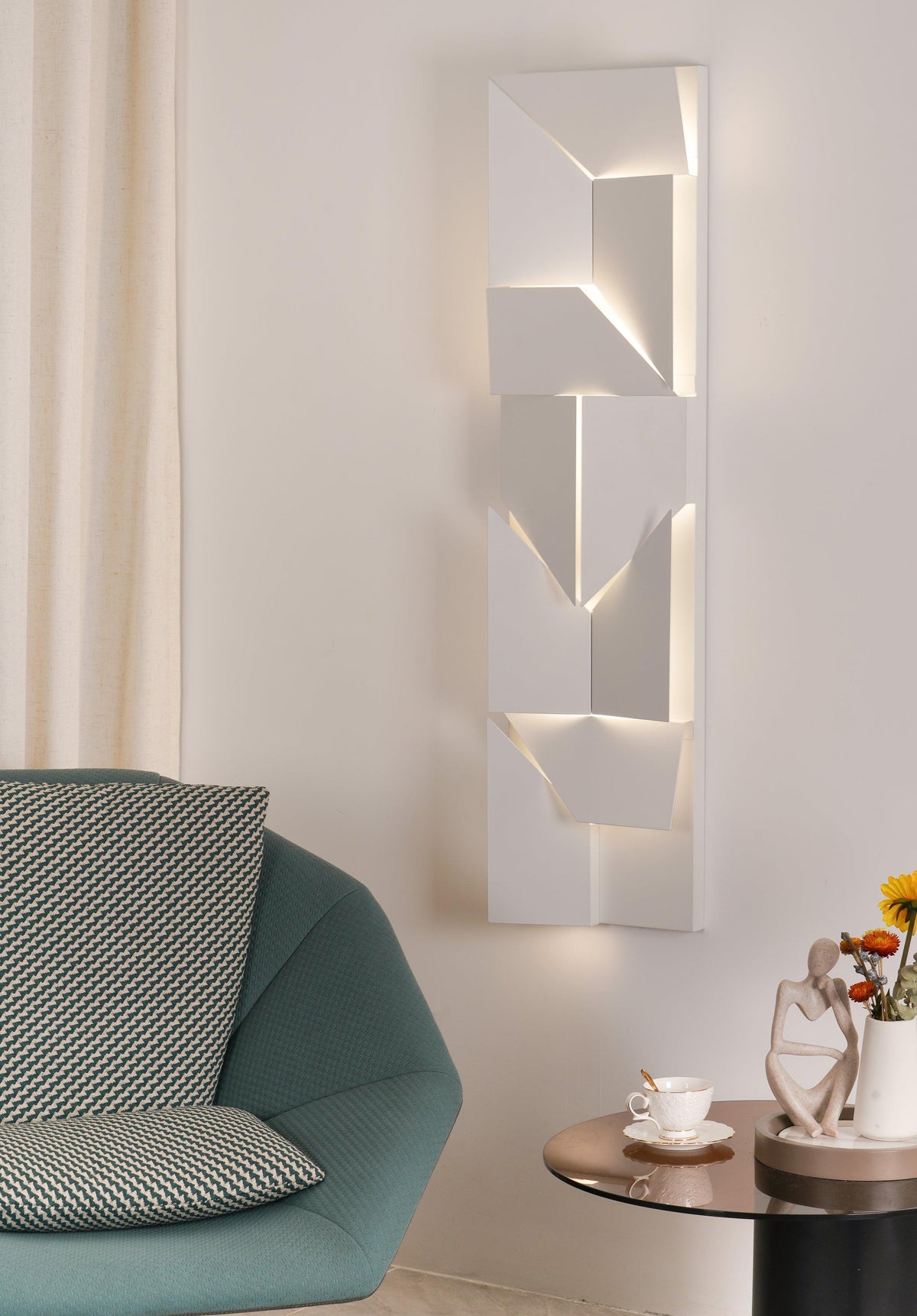 Deloza Shadows Rechargeable Grand Sconce Wall lamp