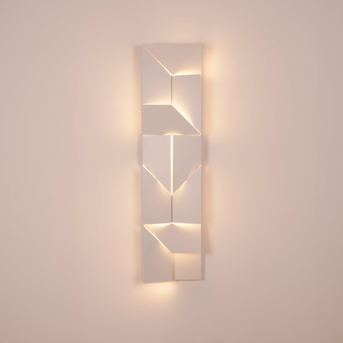 Arthaen Shadows Grand Sconce Wall lamp