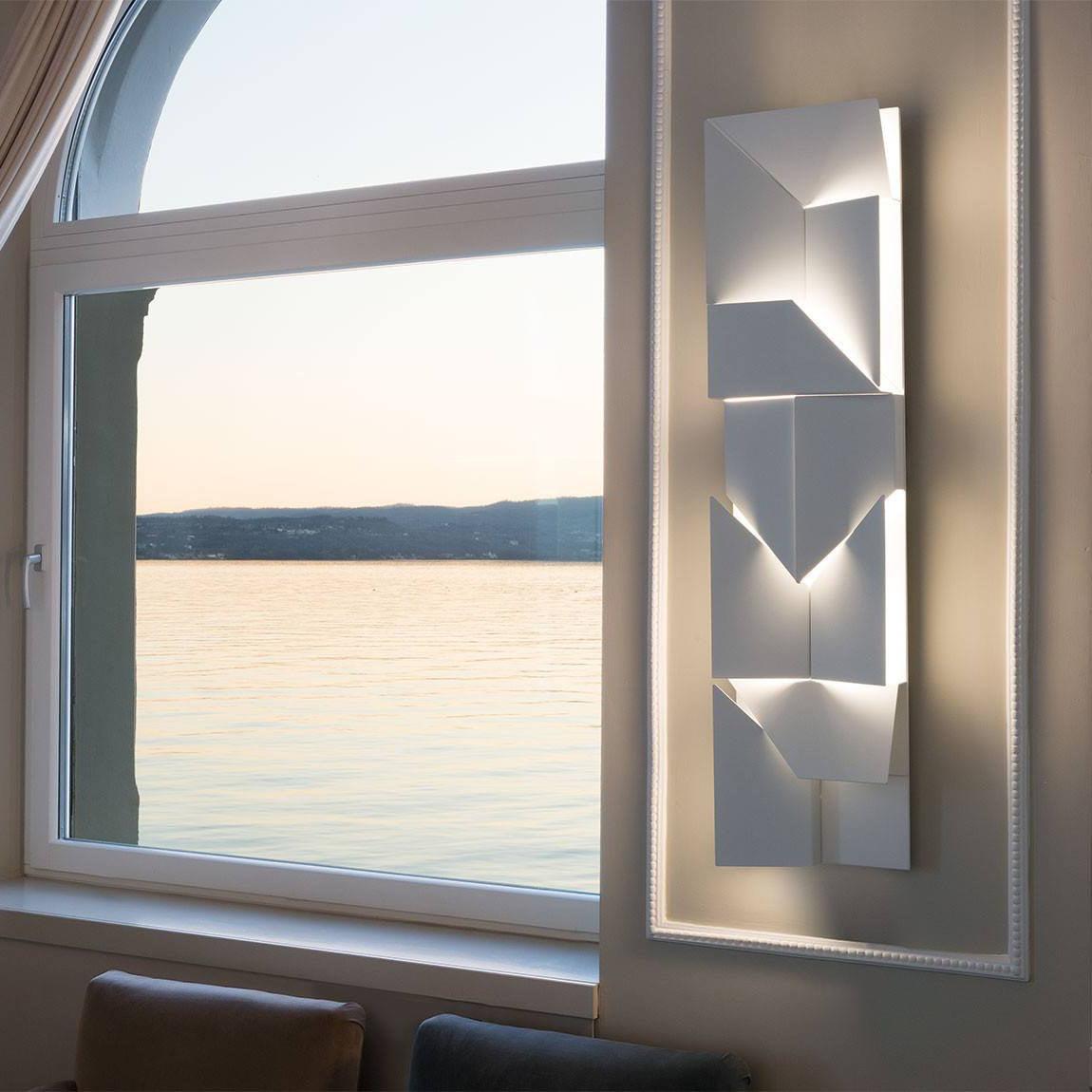 Deloza Shadows Rechargeable Grand Sconce Wall lamp