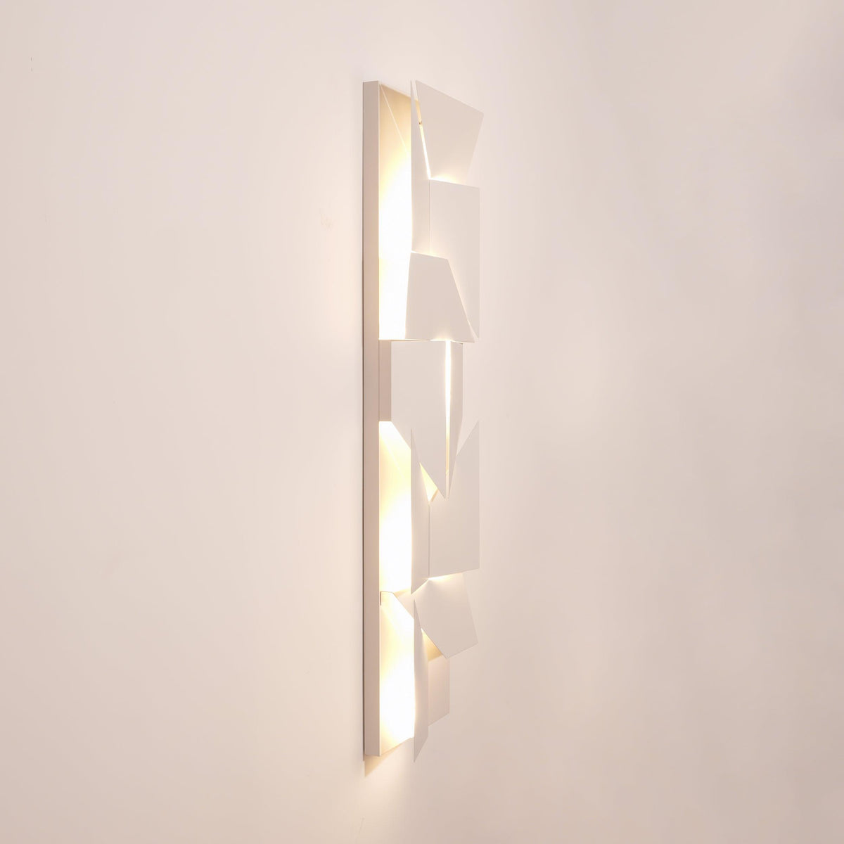 Arthaen Shadows Grand Sconce Wall lamp