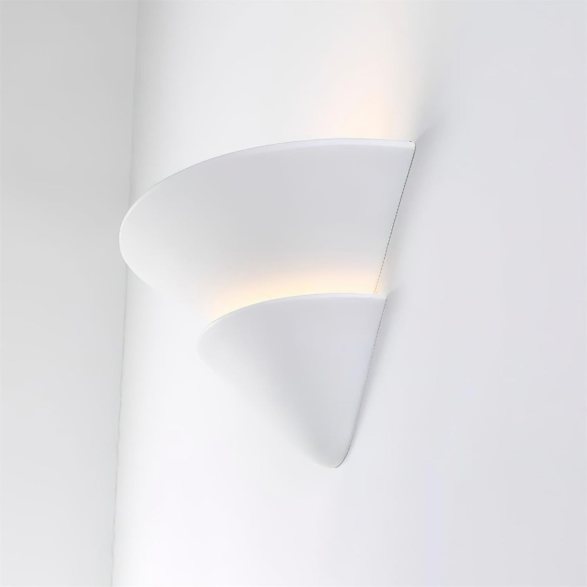 Veloraine Wall Lamp