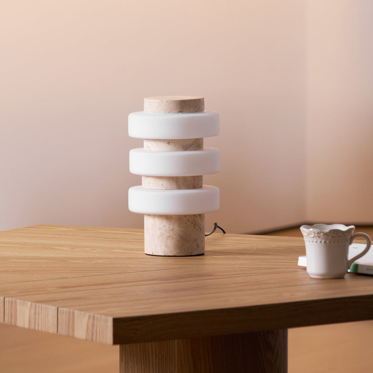 Teriiriella Table Lamp