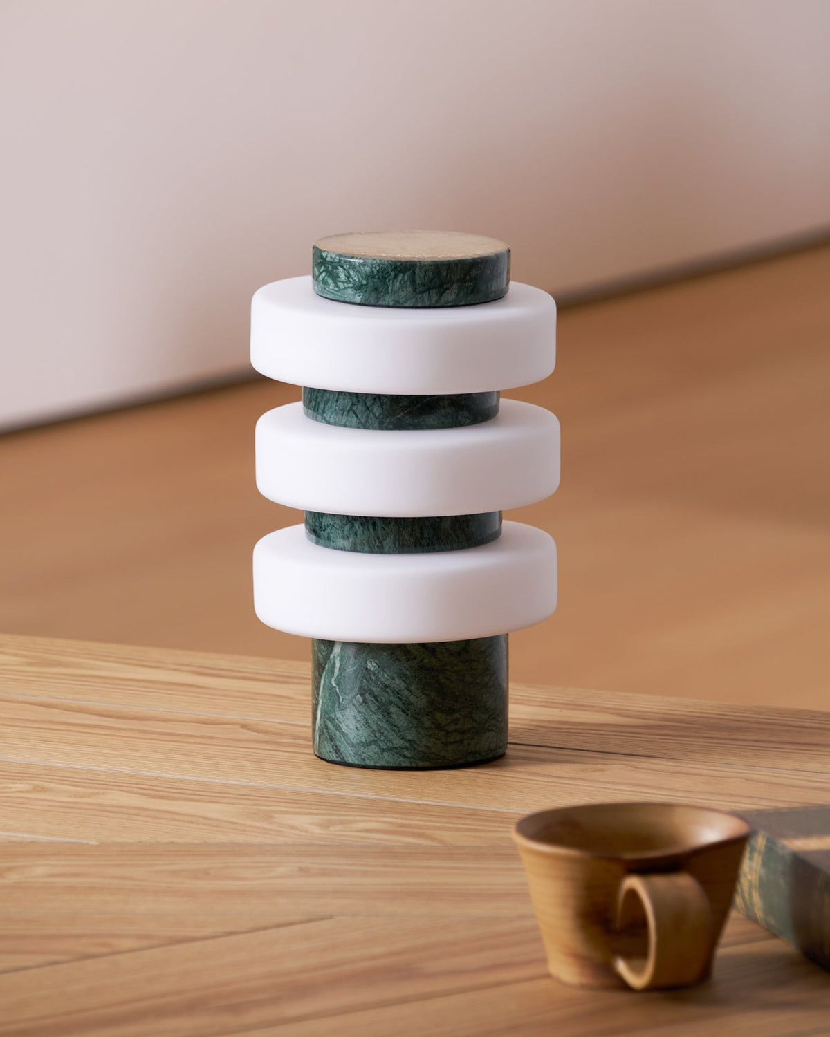 Teriiriella Table Lamp