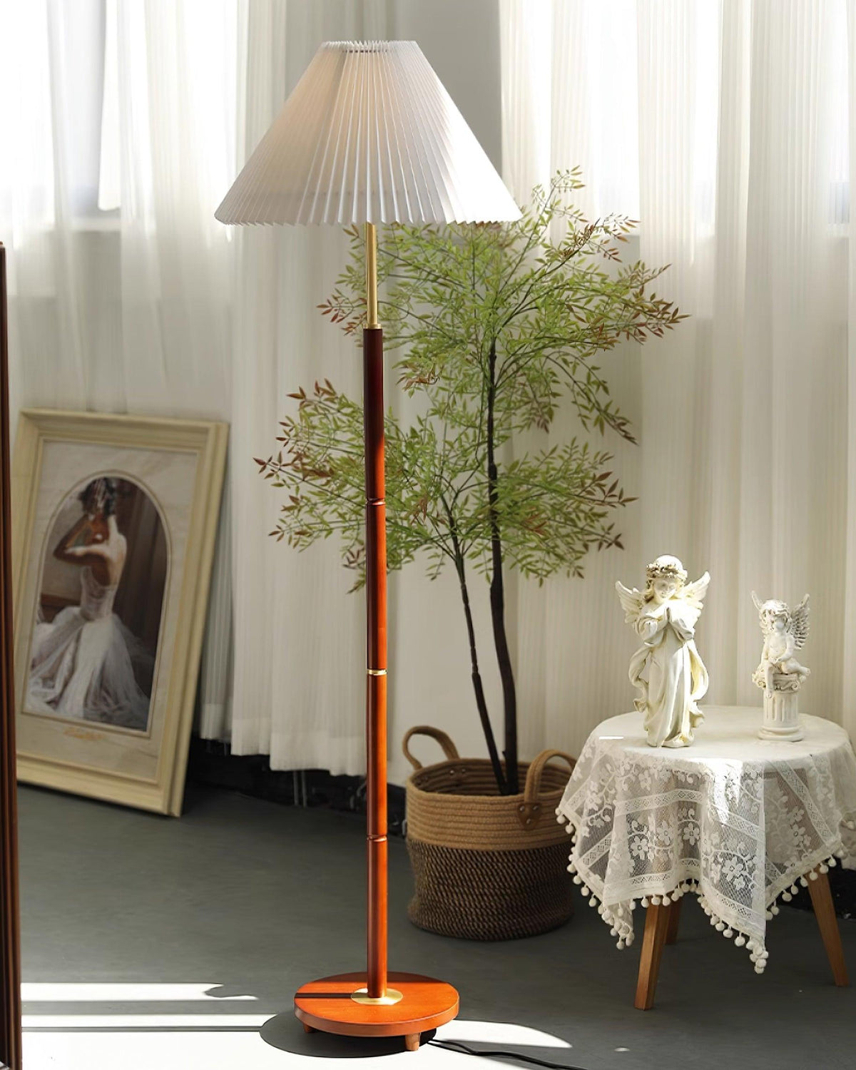 Virairine Floor Lamp