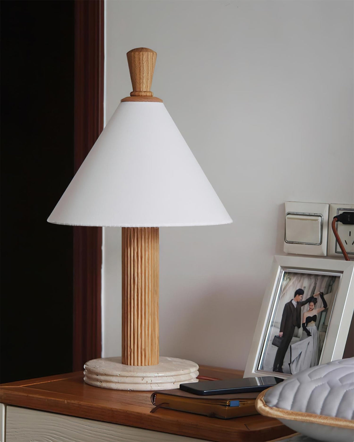 Sorereria Table Lamp