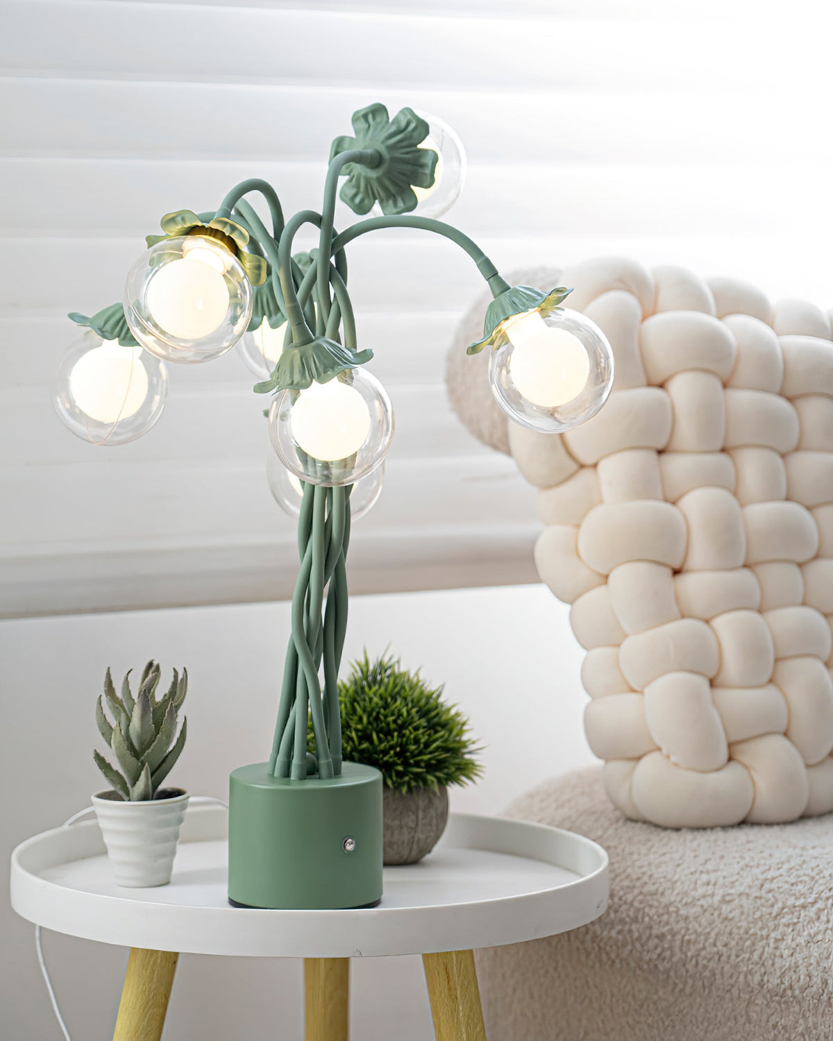 Viraoora Table Lamp