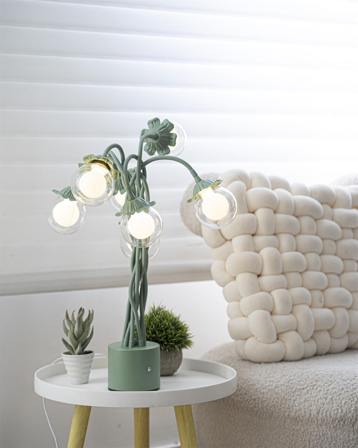 Viraoora Table Lamp