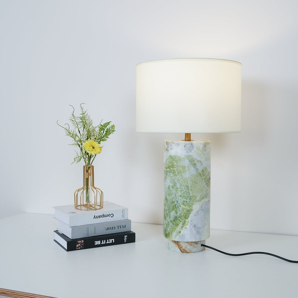 Viraivette Table Lamp