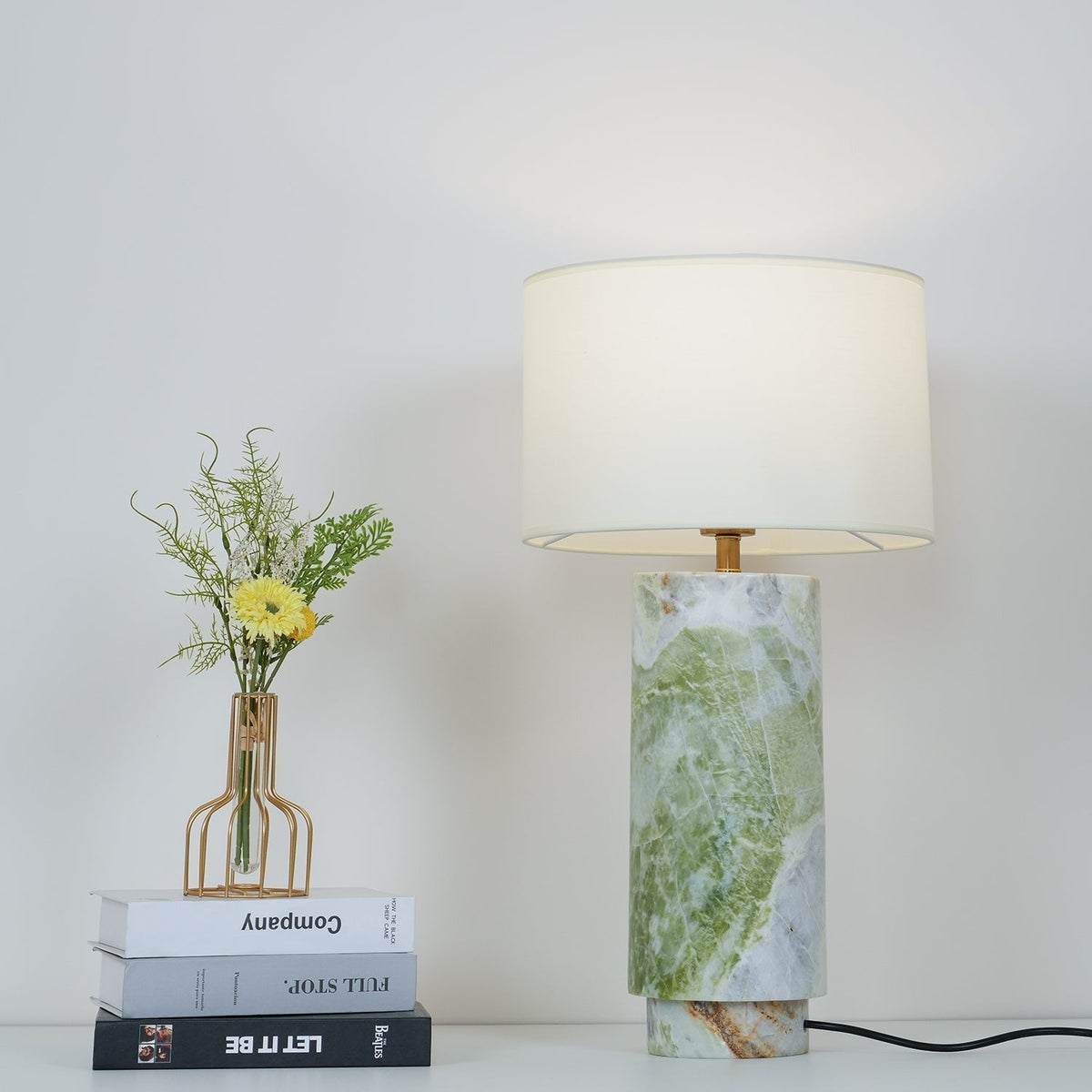 Viraivette Table Lamp