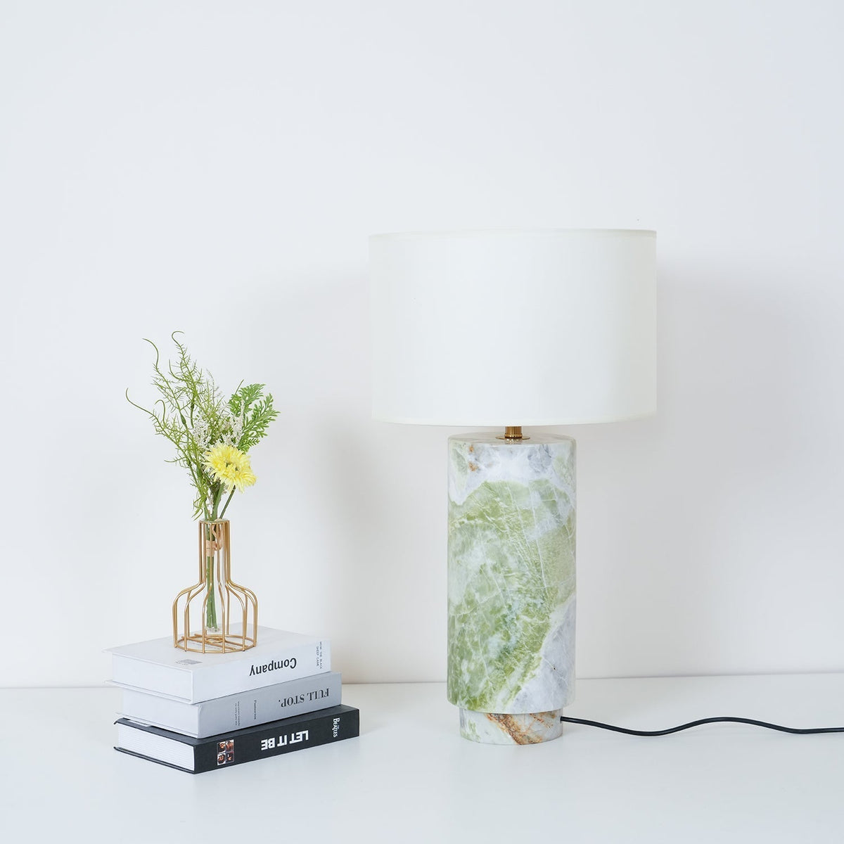 Viraivette Table Lamp