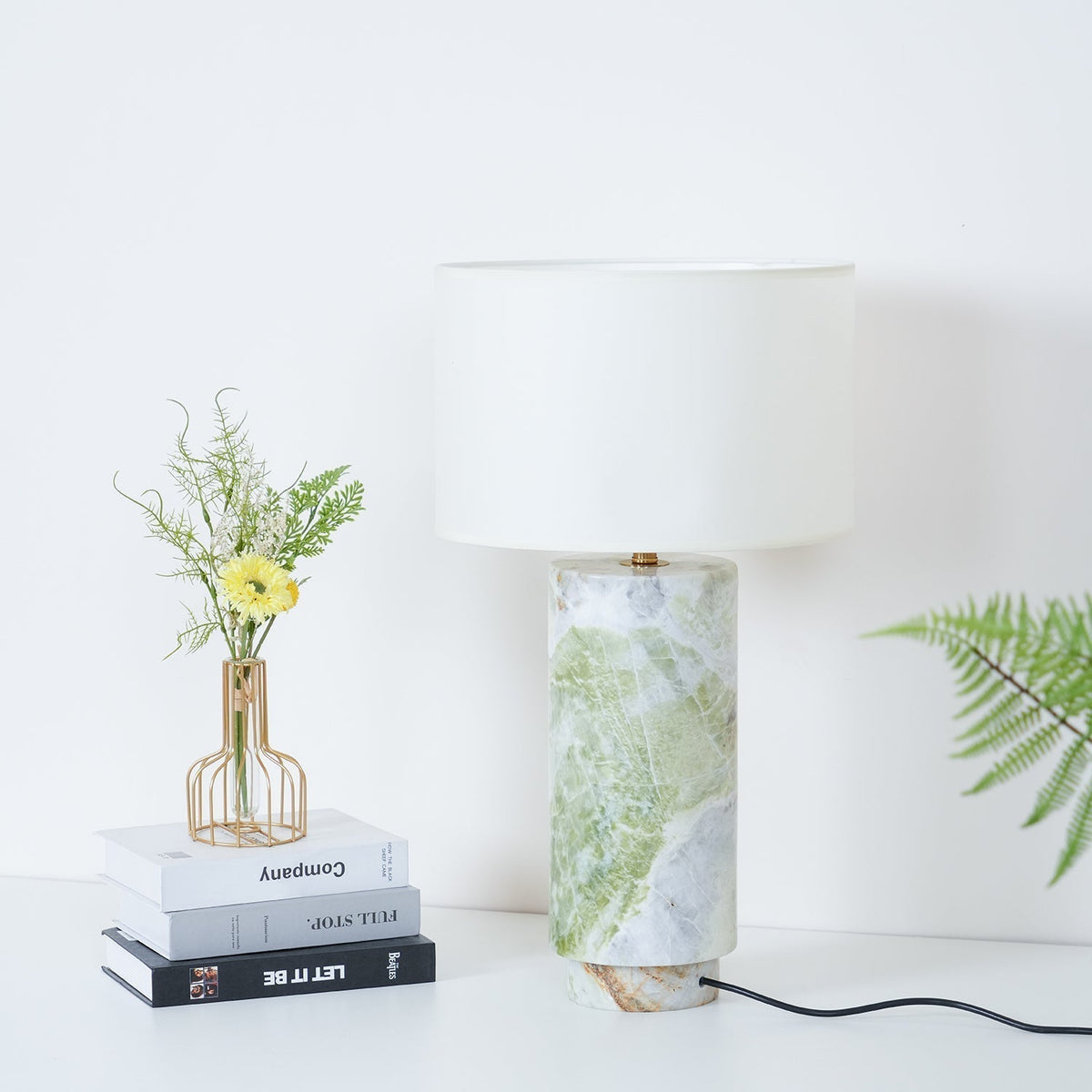 Viraivette Table Lamp