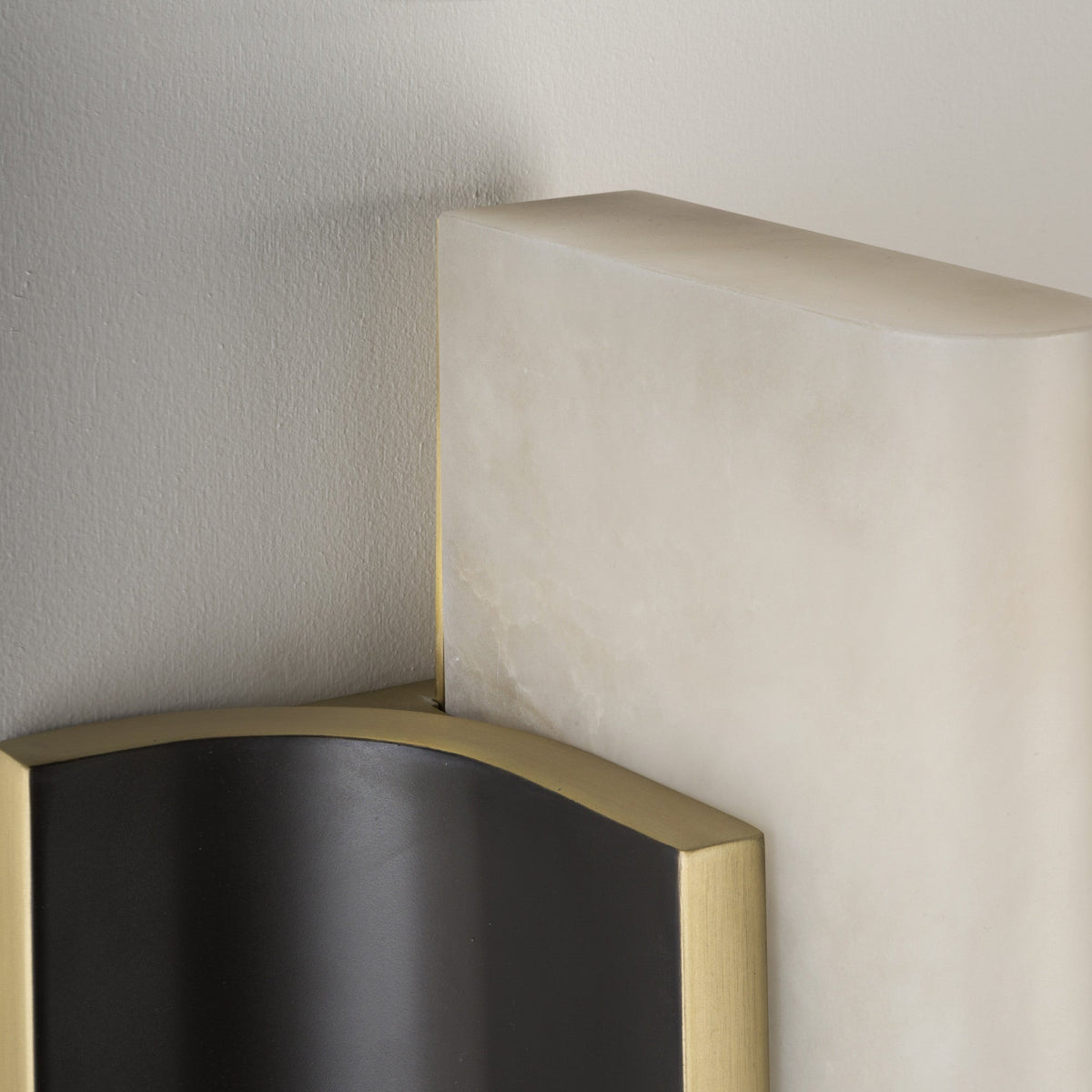 Avenarise Alabaster Wall Lamp