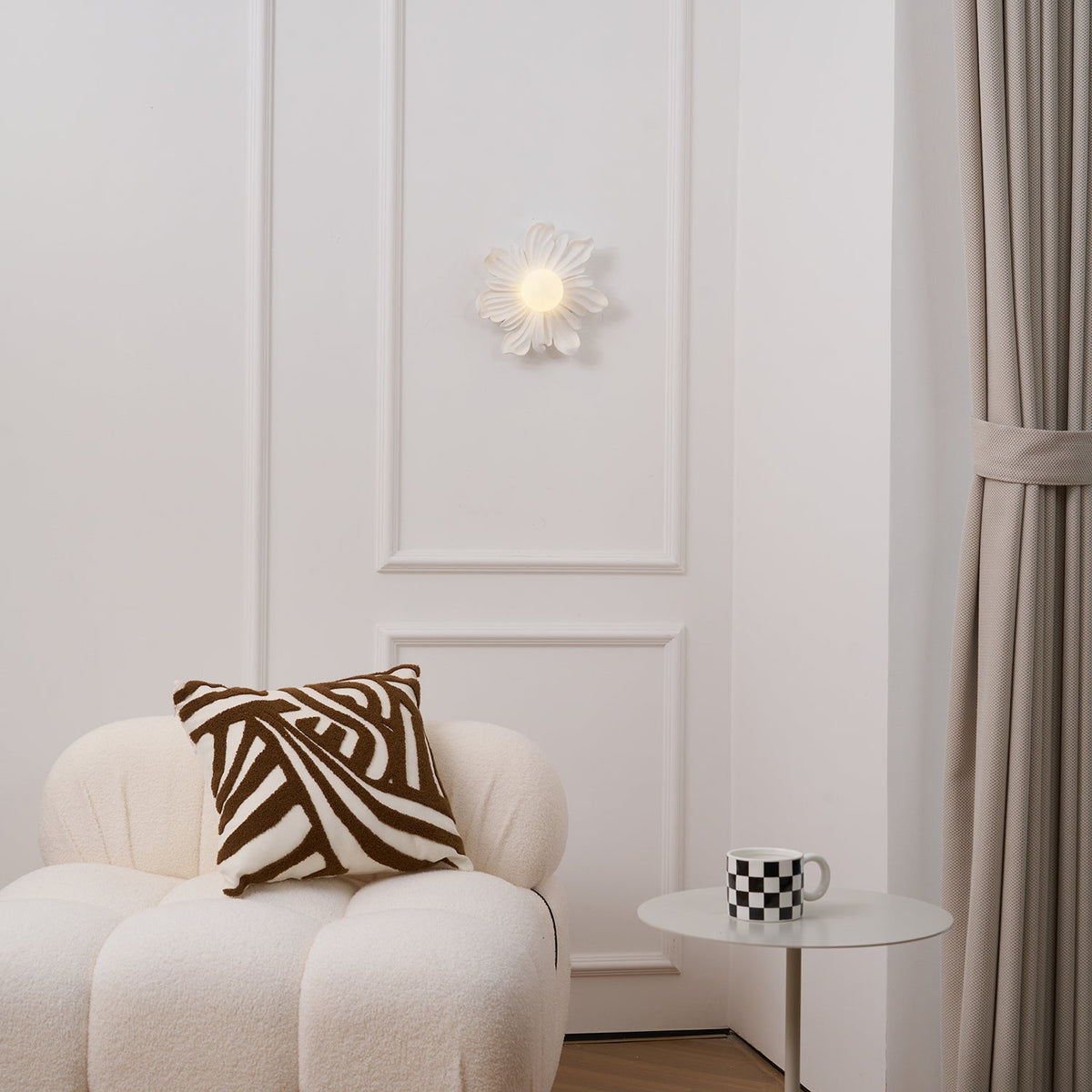 Tina Flower Wall Lamp