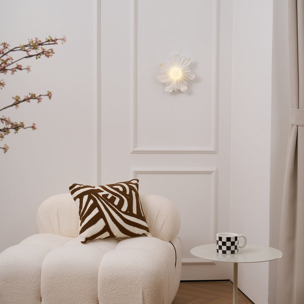 Tina Flower Wall Lamp