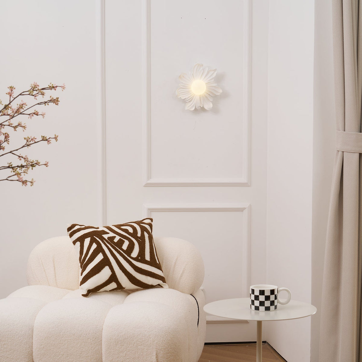Tina Flower Wall Lamp