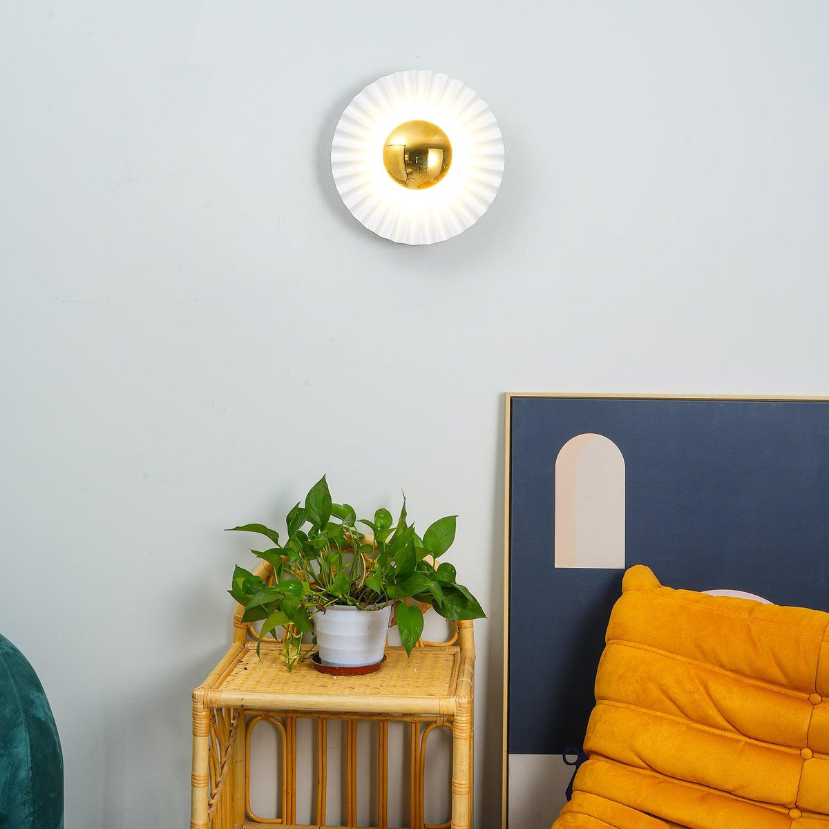 Arlorila Resin Wall Light