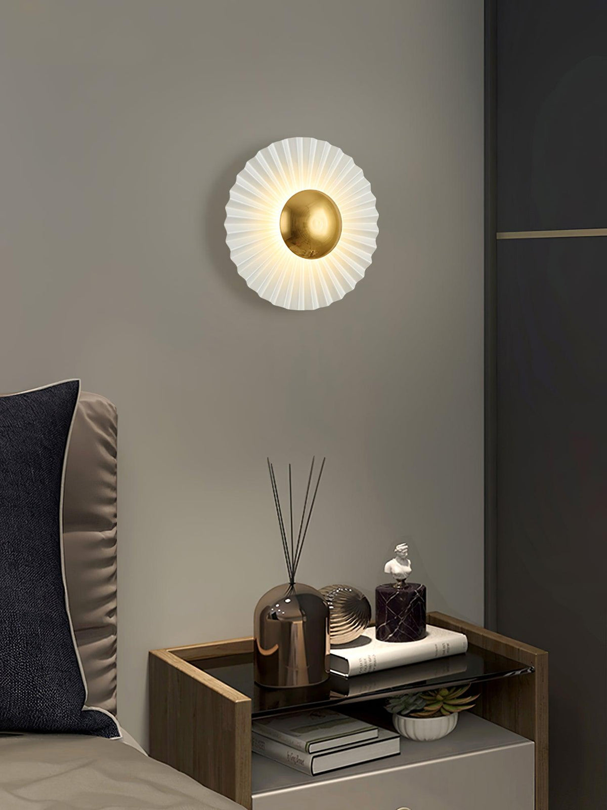 Arlorila Resin Wall Light