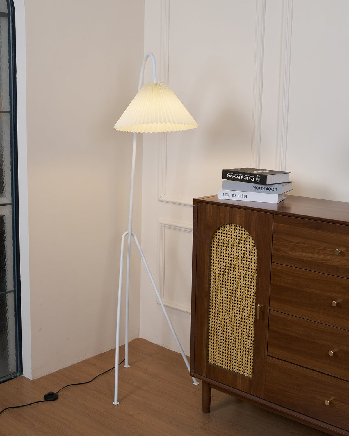Norarette Floor Lamp