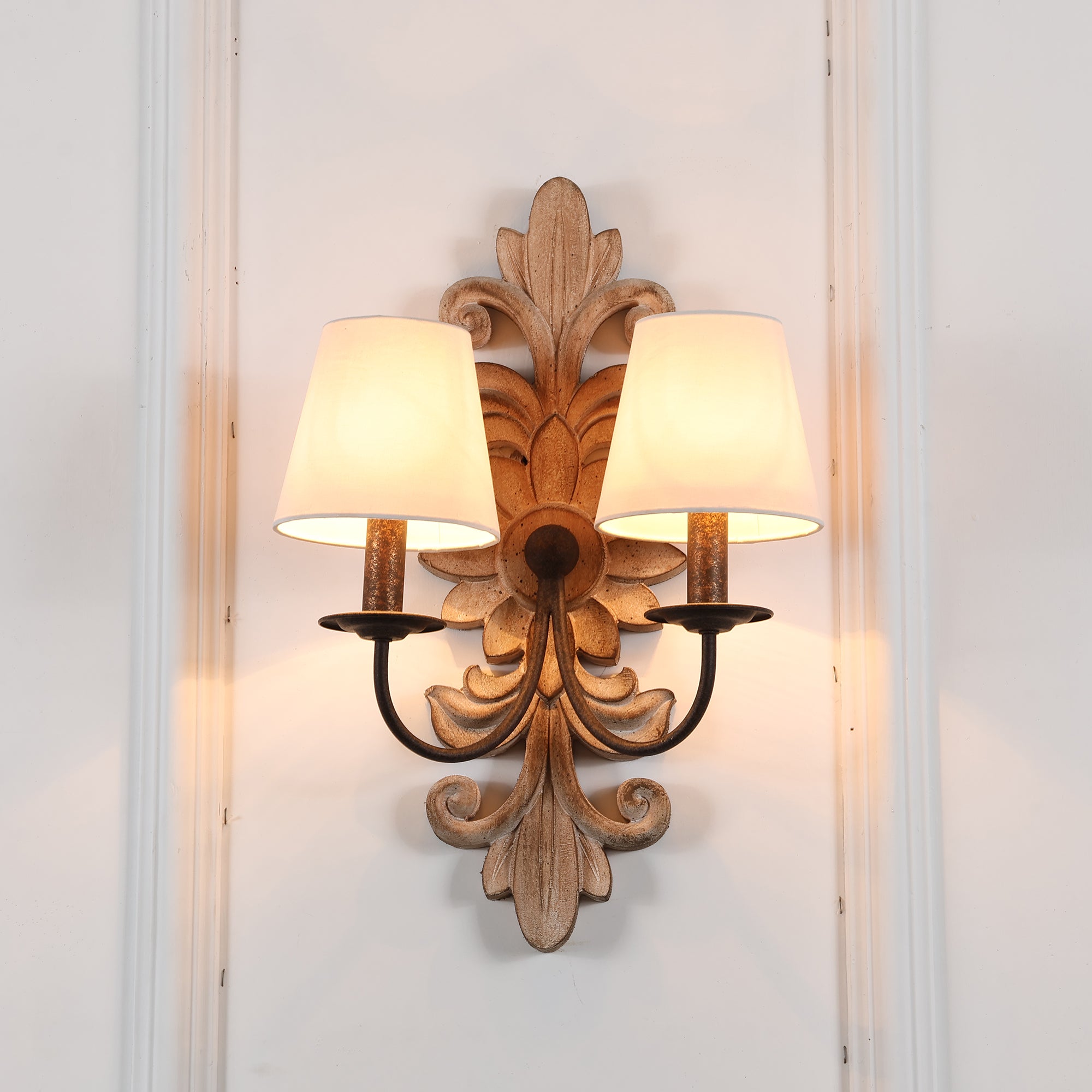 Vadora Postmodern Luxury Sconce Wall Lamp