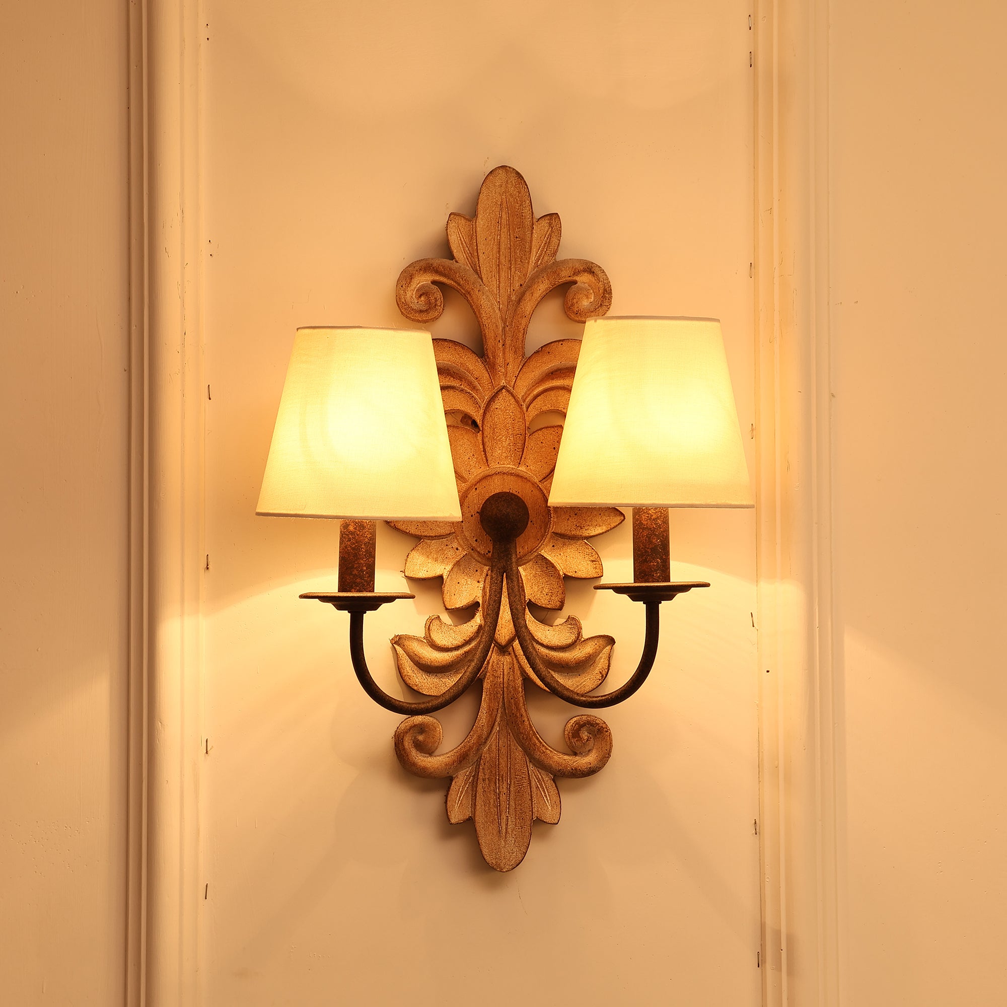 Vadora Postmodern Luxury Sconce Wall Lamp