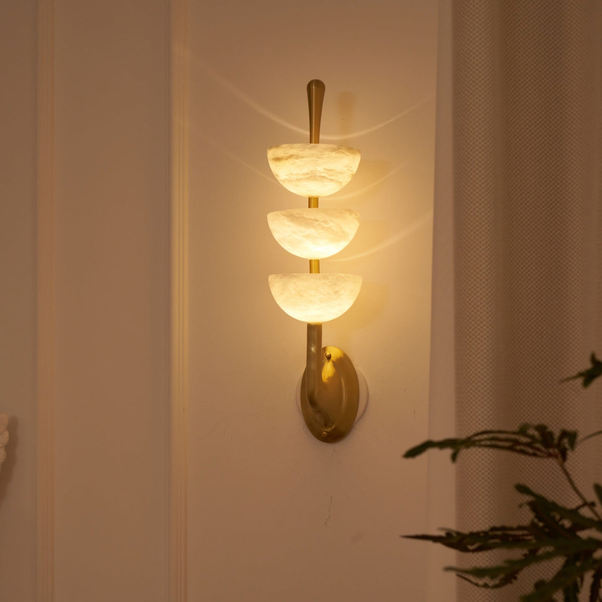 Ulmiraris Alabaster Wall Light