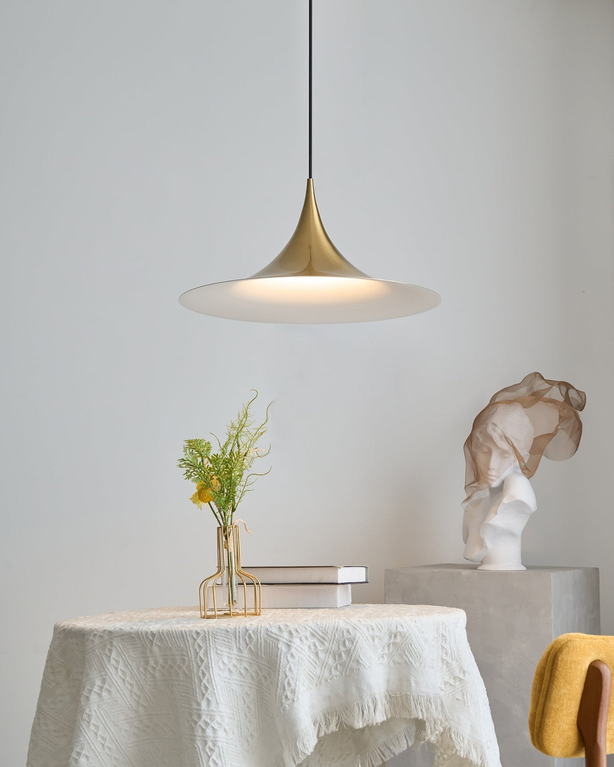 Viro Pendant Lamp Slim Neck and Wide Flare Contemporary Dining