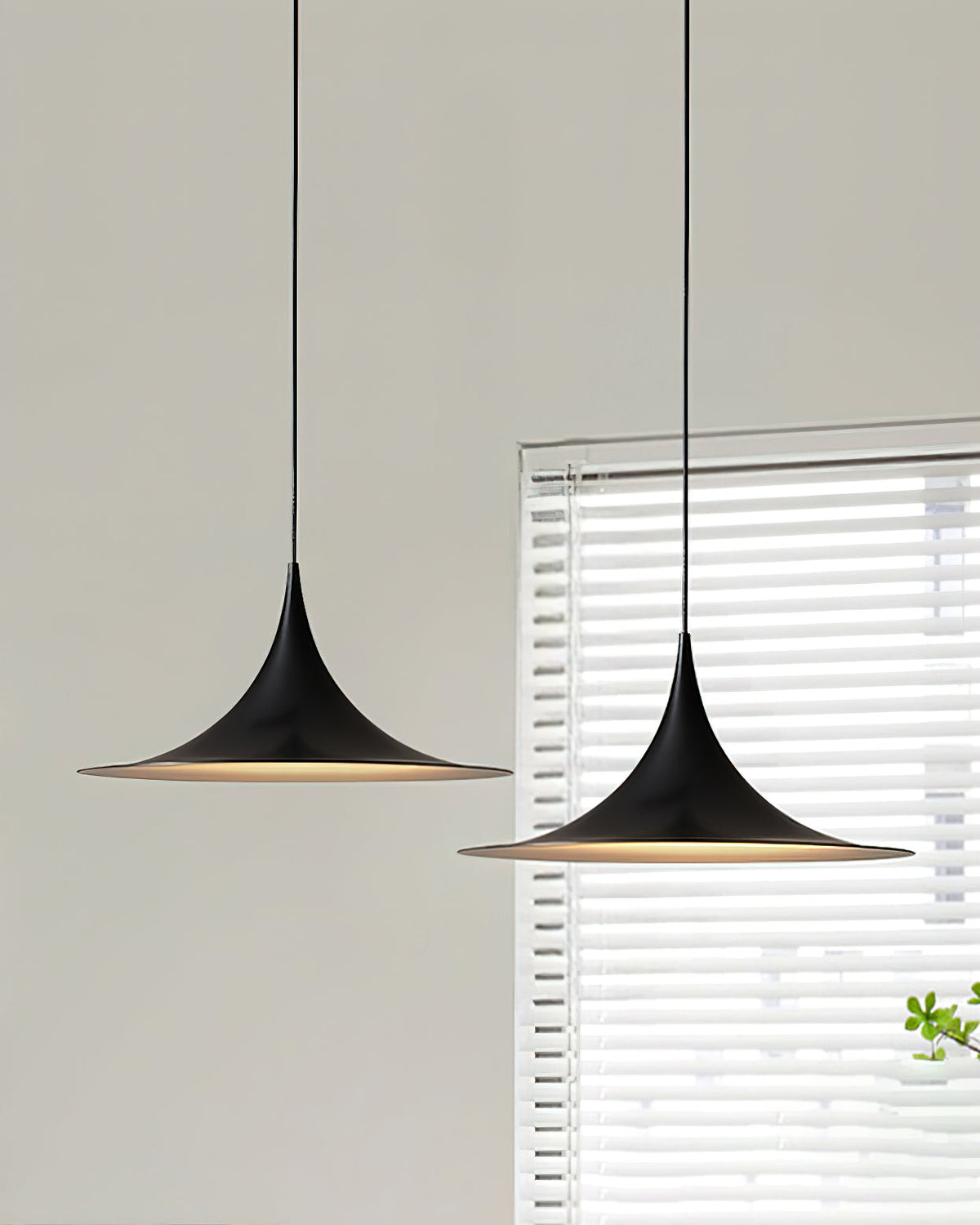 Viro Pendant Lamp Slim Neck and Wide Flare Contemporary Dining