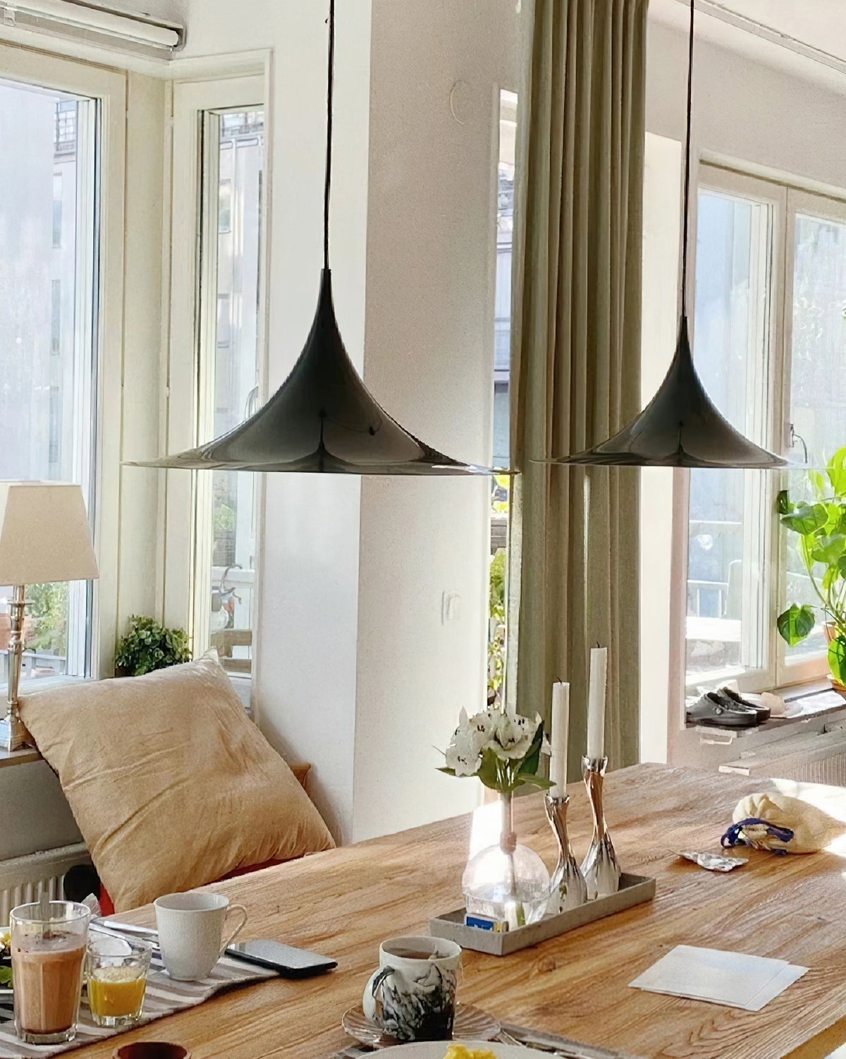 Viro Pendant Lamp Slim Neck and Wide Flare Contemporary Dining